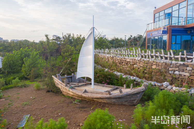 新网|新网红打卡点！青岛金沙滩啤酒城打造印象渔船景观