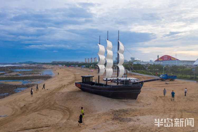 新网|新网红打卡点！青岛金沙滩啤酒城打造印象渔船景观