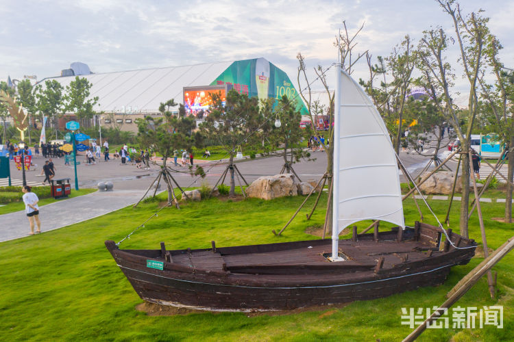 新网|新网红打卡点！青岛金沙滩啤酒城打造印象渔船景观