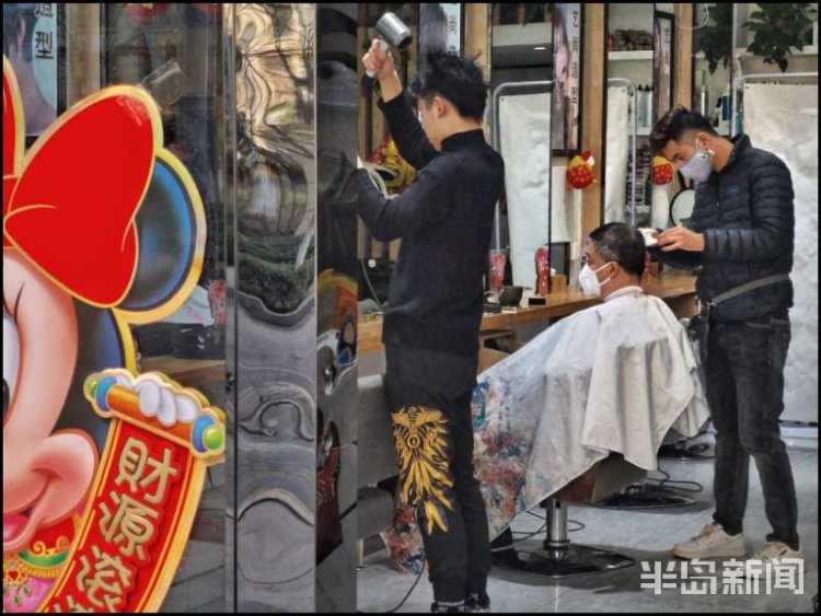 100|100张照片记录100个“抗疫”故事！一场特殊的摄影展在青岛开幕