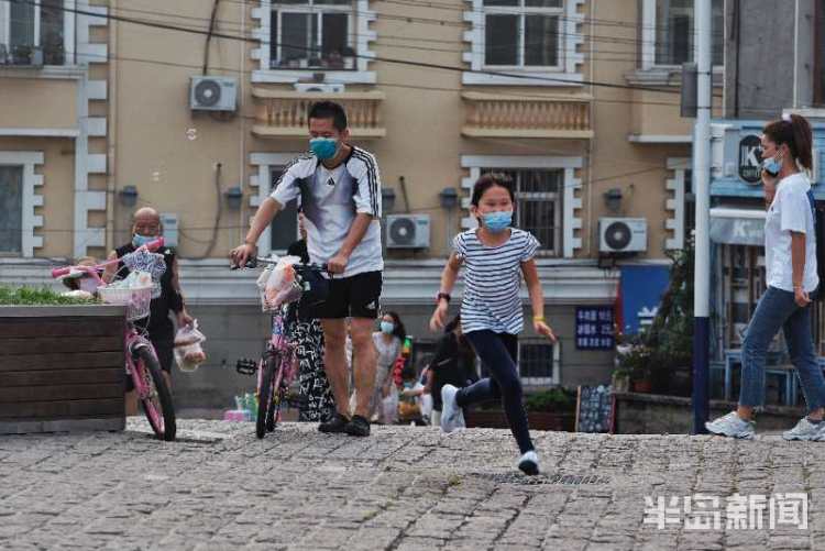 100|100张照片记录100个“抗疫”故事！一场特殊的摄影展在青岛开幕