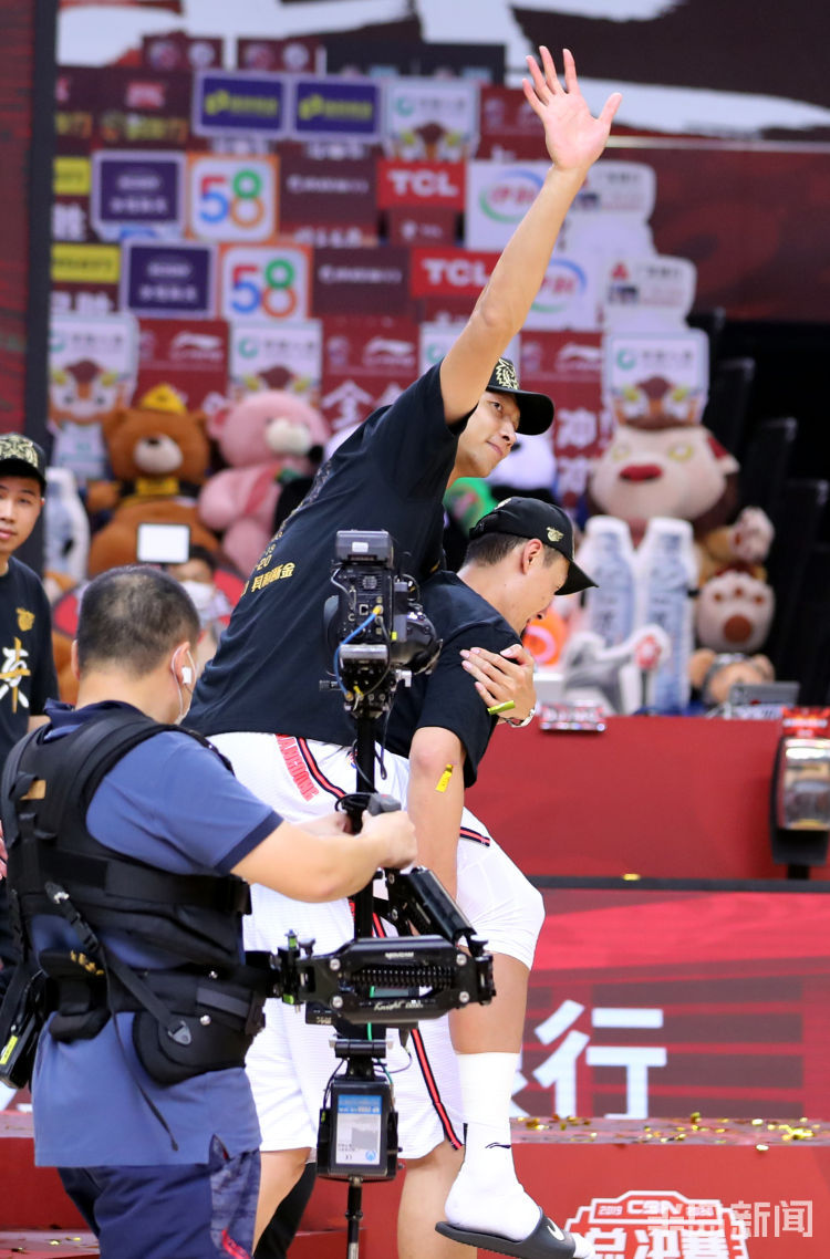 易建联|易建联基本确认为跟腱断裂，恢复期漫长未来可能直接退役