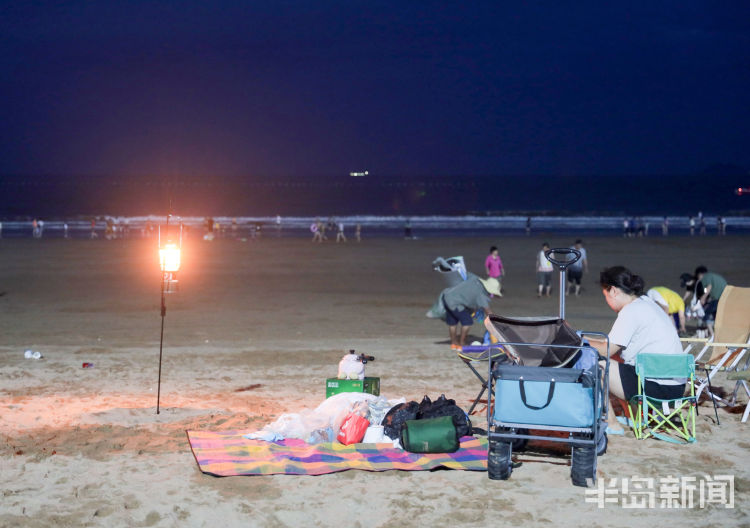 夏夜|大海、海风、沙滩...石老人海水浴场的“夏夜”很迷人