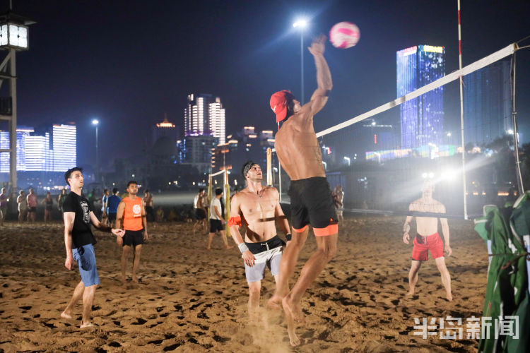 夏夜|大海、海风、沙滩...石老人海水浴场的“夏夜”很迷人