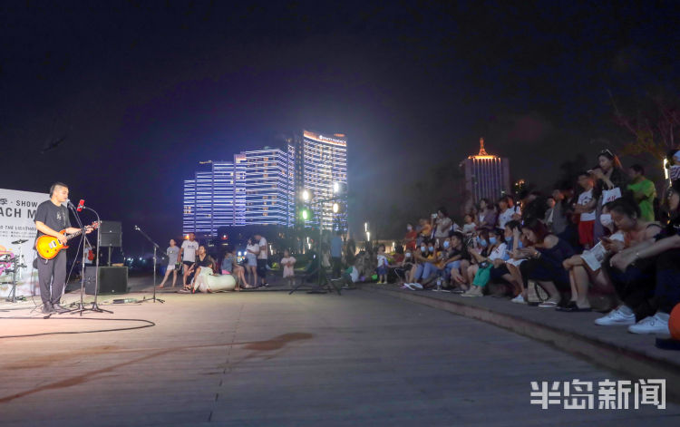 夏夜|大海、海风、沙滩...石老人海水浴场的“夏夜”很迷人