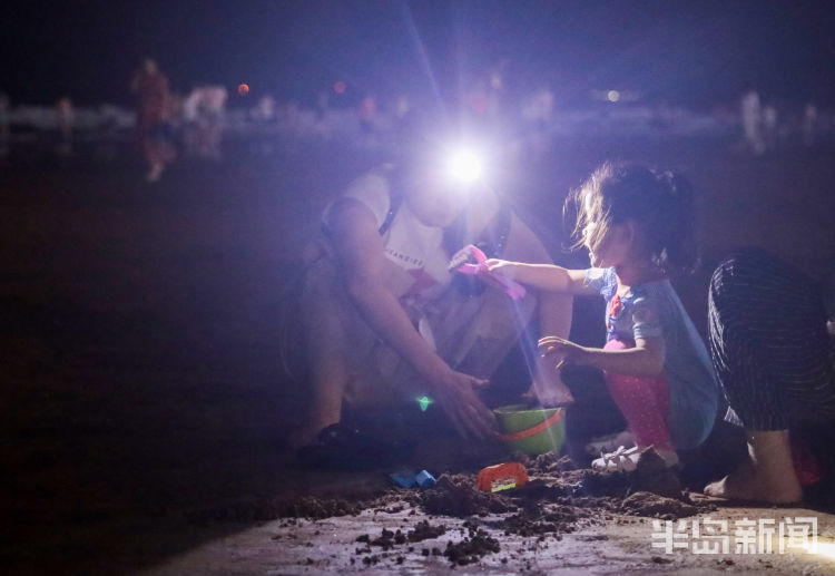 夏夜|大海、海风、沙滩...石老人海水浴场的“夏夜”很迷人