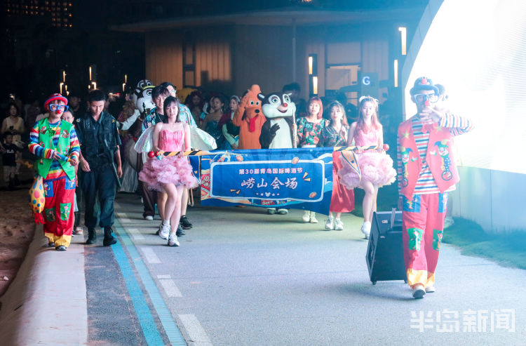 夏夜|大海、海风、沙滩...石老人海水浴场的“夏夜”很迷人