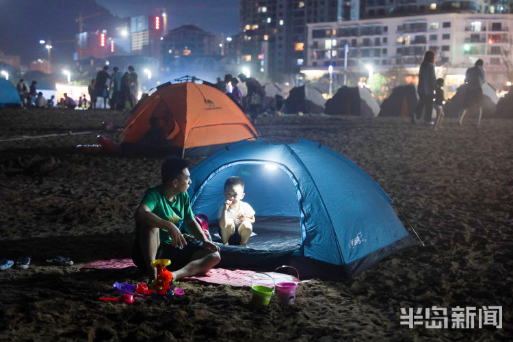 夏夜|大海、海风、沙滩...石老人海水浴场的“夏夜”很迷人