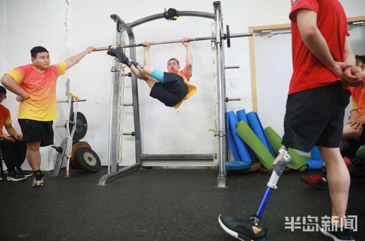 摄影|半岛记者何毅获人民摄影“金镜头”(2019年度)新闻摄影作品金奖