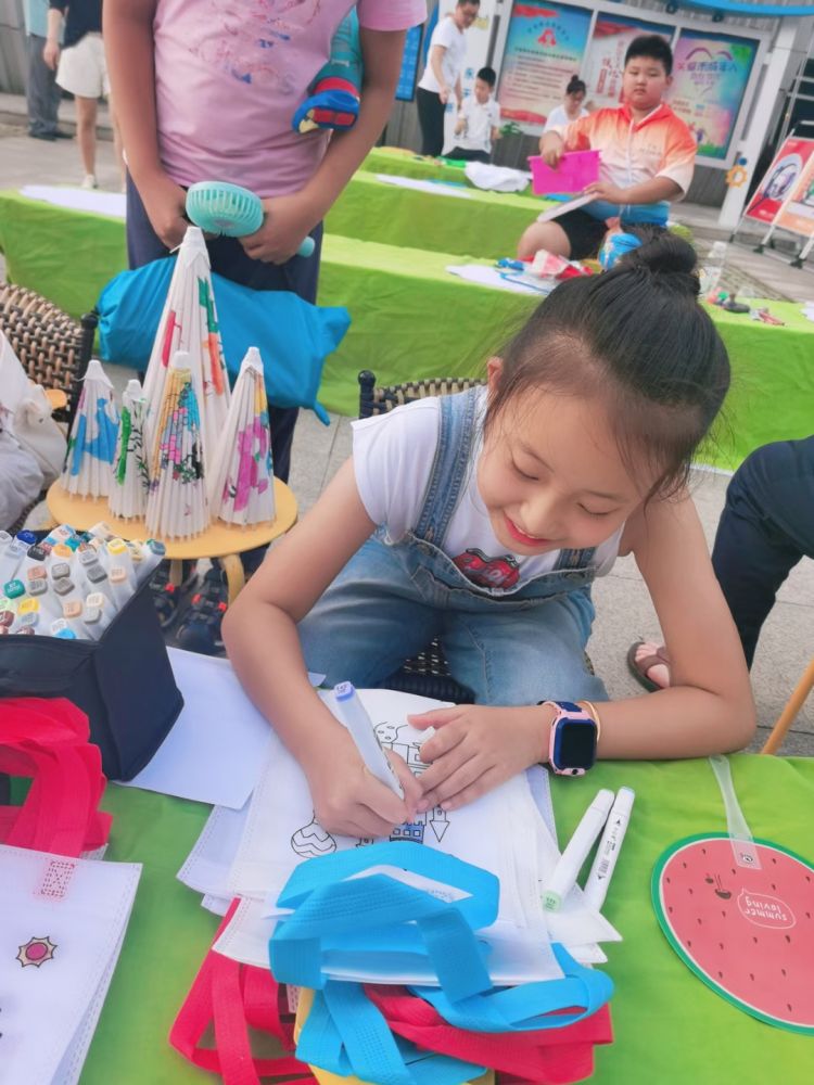 李沧|奉献即所得！李沧科技馆、少年宫组织的萌娃地摊义卖开市