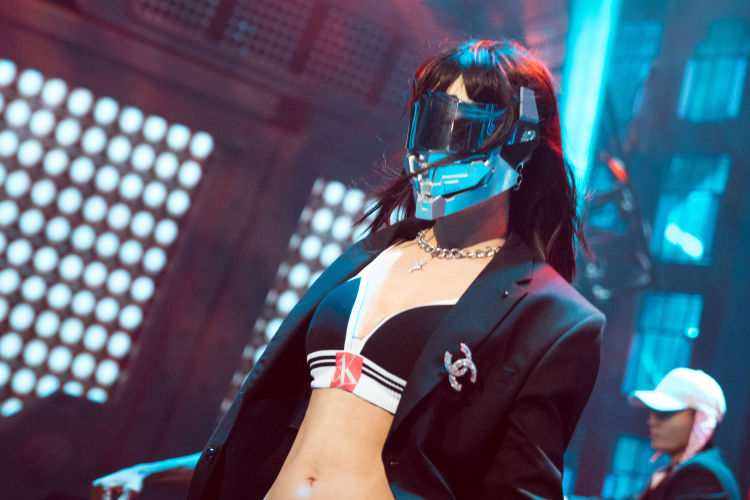 舞艺|《蒙面舞王》今晚燃炸开播身份互猜引热议，“女王不戴冠”舞艺惊人