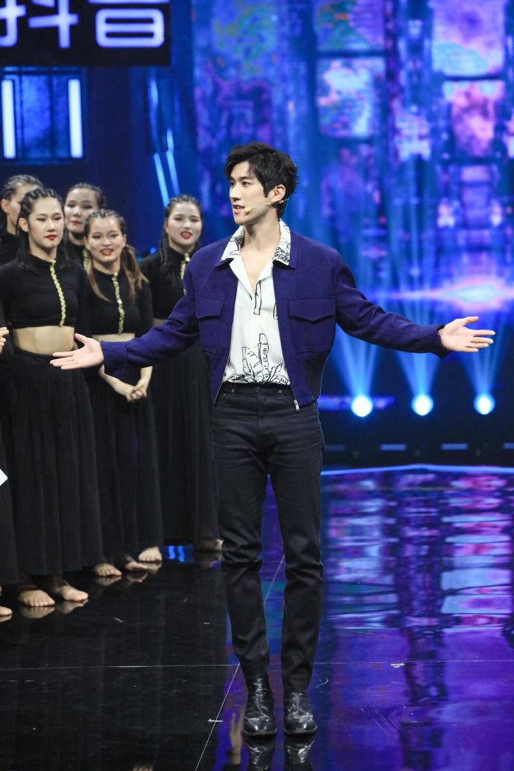 舞艺|《蒙面舞王》今晚燃炸开播身份互猜引热议，“女王不戴冠”舞艺惊人