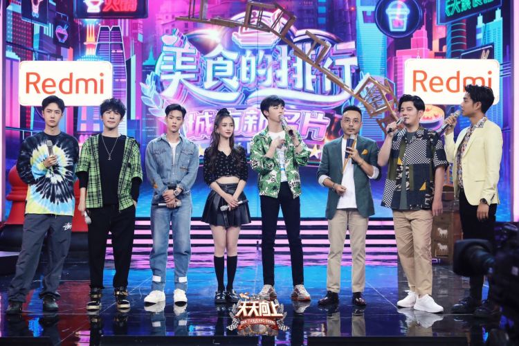 天天向上|今晚《天天向上》12周年美食季收官，王一博教Angelababy玩滑板