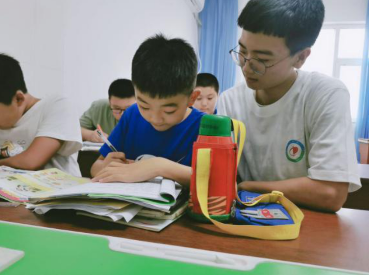 胶州|带着中医知识下乡 8名胶州大学生暑假干了这些事