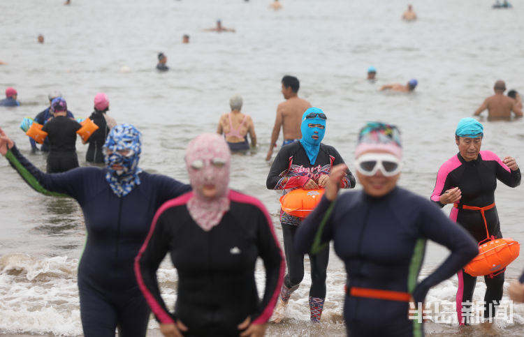 基尼|闷热天气 脸基尼重出江湖