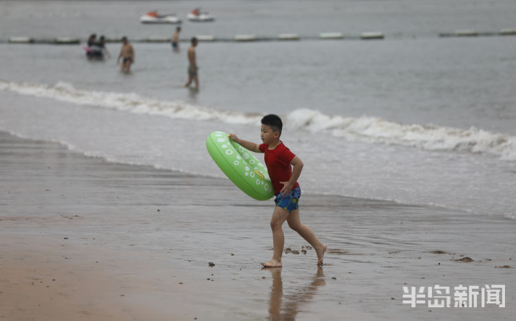 基尼|闷热天气 脸基尼重出江湖