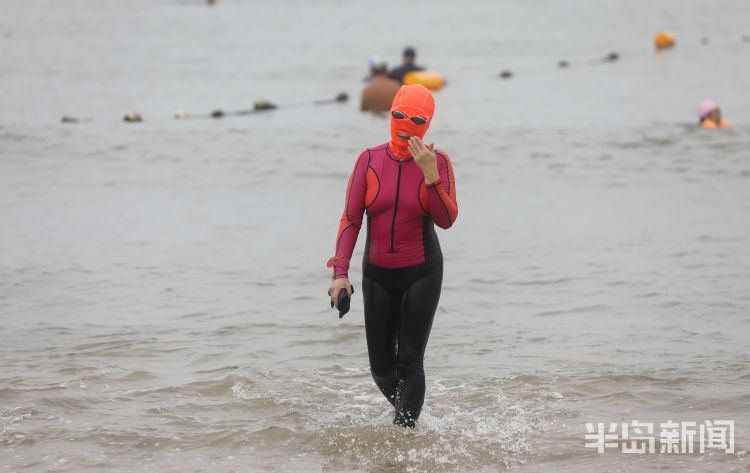 基尼|闷热天气 脸基尼重出江湖