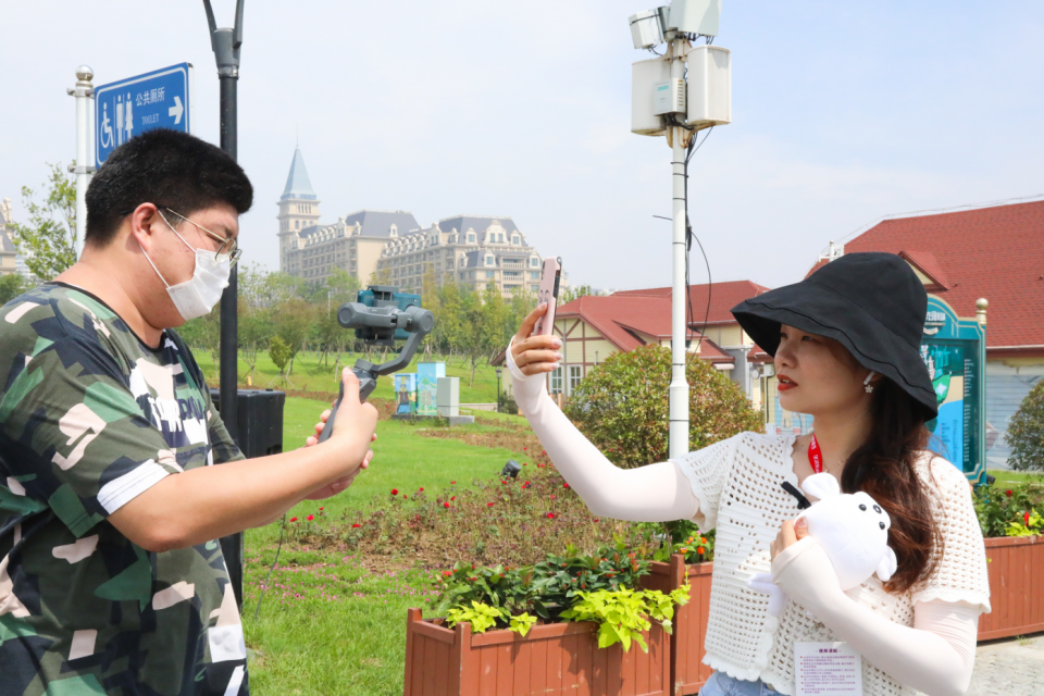 |哈酒吧“海报”！ 金沙滩啤酒城醉美海角直播间开播