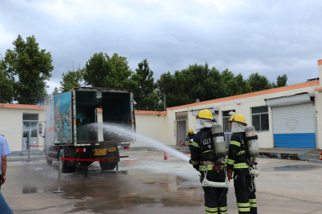 莱西市|危化品车出问题咋办？莱西市消防救援大队开展安全事故应急演练