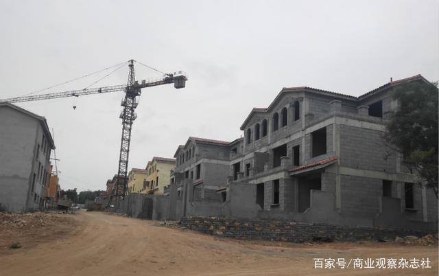 |山东青州：九龙峪旅游景区建起大量别墅