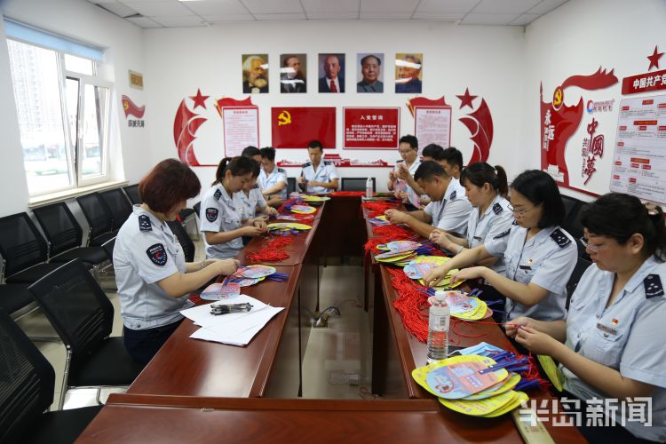 秋老虎|青岛公交2万把爱心小扇进车厢 助力乘客应对“秋老虎”