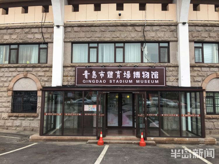 游客|游客争相“打卡”！青岛这条网红公交线近期游客井喷