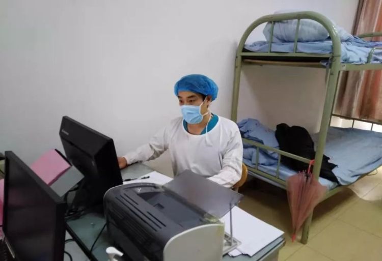 常驻|“寻找即墨最美医师”①：24小时常驻医院 他是发热门诊三名常驻医生之一