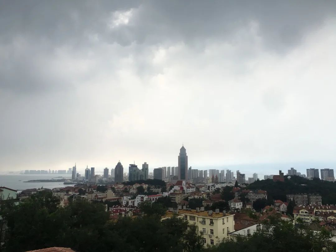 青岛|@青岛人 今下明下后还下 你盼望的降雨+降温抵达青岛