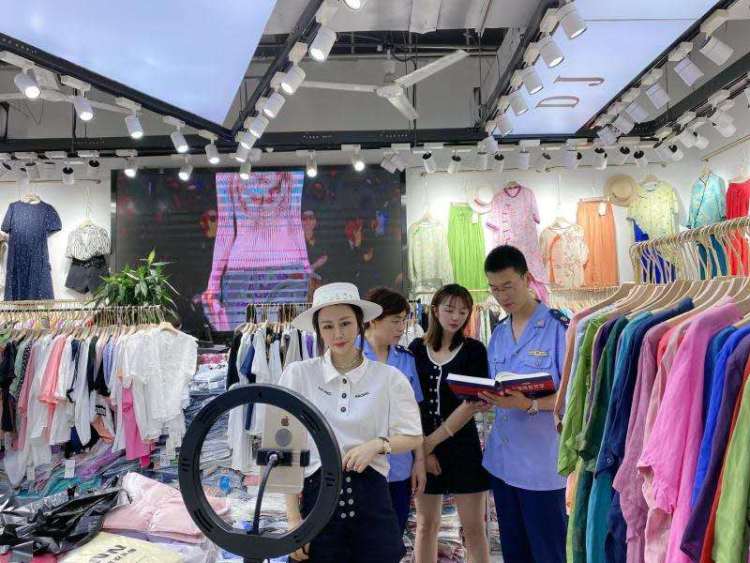 业户|监管赋能 即墨服装批发市场业户直播销货5.1亿元