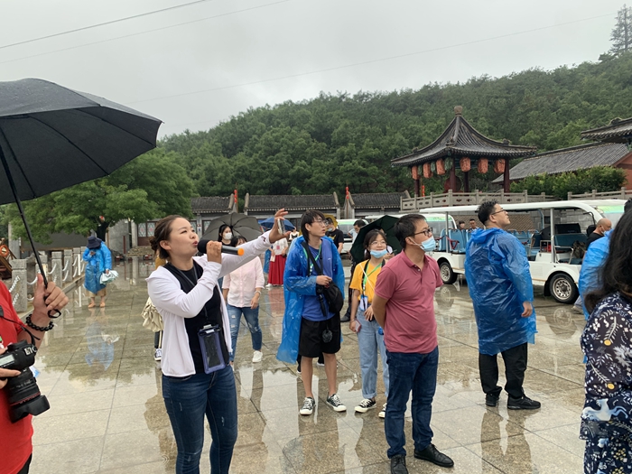 |感受城市发展美丽“蝶变” 媒体采风团探访威海华夏城