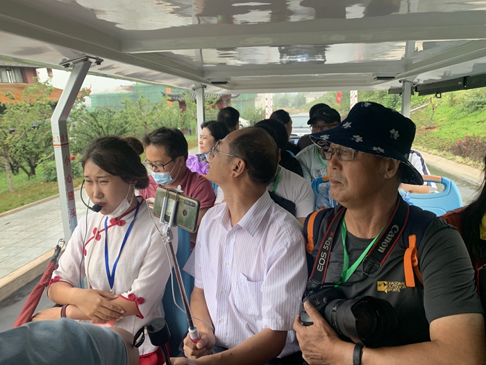 |感受城市发展美丽“蝶变” 媒体采风团探访威海华夏城