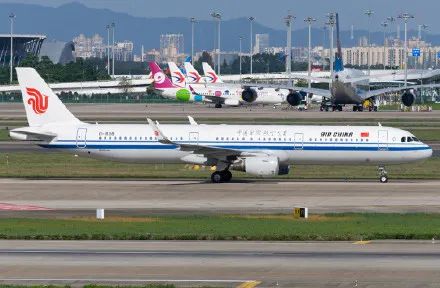 突遇|国航一北京飞杭州的航班突遇强气流 乘客：人都飞起来了 有空乘受伤