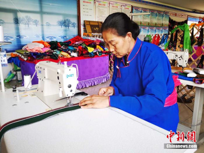 |【幸福花开新边疆】草原上盛开“萨日朗”：合作社绣出幸福花