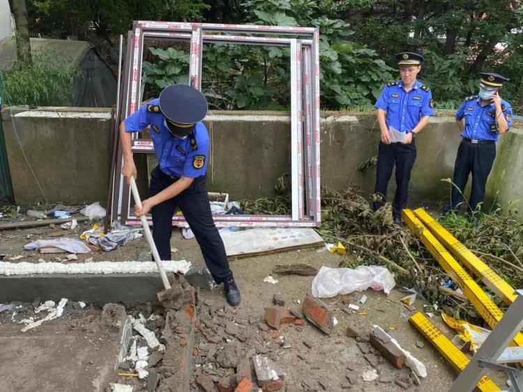 即查|青岛市南区金门路中队：新生违建“零容忍” 即查即拆不拖延