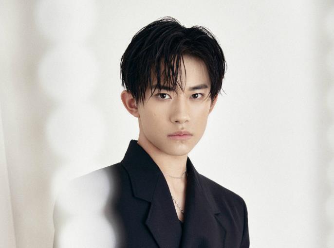 代言|易烊千玺代言费高达1696万？伪造代言合同诈骗案宣判 网友：弟弟实惨