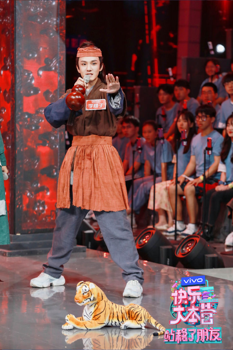 巧設|《站穩(wěn)了！朋友》巧設環(huán)節(jié)致敬經(jīng)典 謝霆鋒挑戰(zhàn)葉問王祖藍變道具人