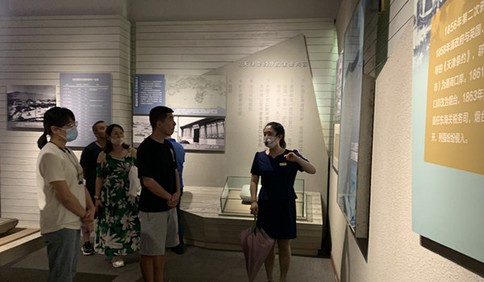 追溯煙臺開埠歷史 采風團走進煙臺山開埠陳列館