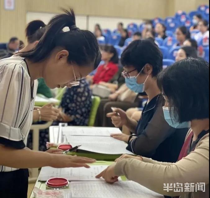 择校|自主“择校”阳光选岗 城阳区新聘用331名中小学幼儿园教师