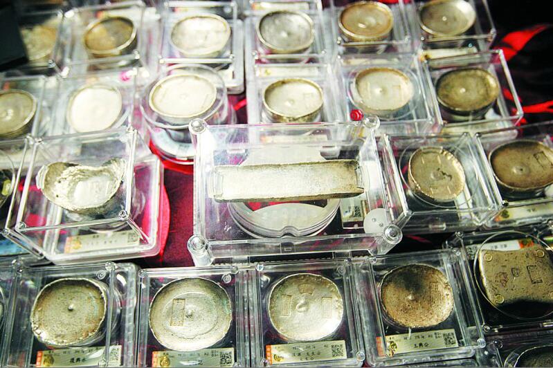 |青岛首次举办全国性钱币交流会 银币最火爆三天一个价