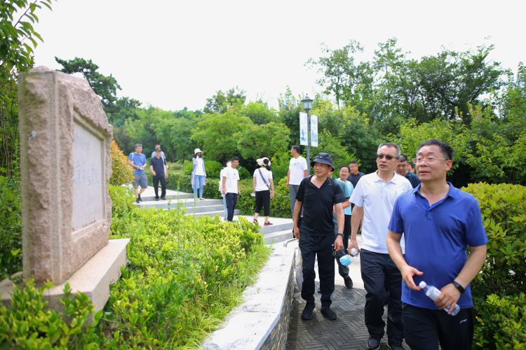 文明城市|青岛市纪委监委“清廉之岛”志愿服务队走进浮山路街道开展创建文明城市志愿共建服务活动