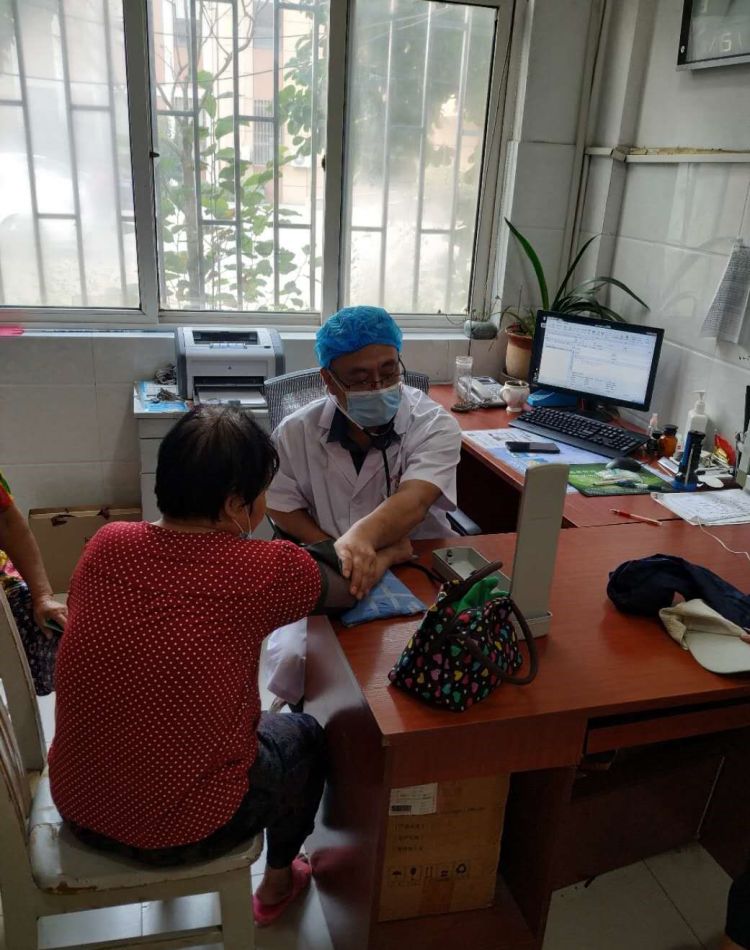 20|寻找即墨最美医师⑦：连续20年每天提前一小时上班 只为让患者少等