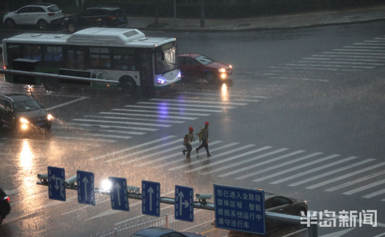 雷雨交加|青岛：雷雨交加！