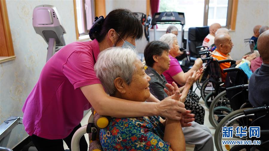 |总书记推动的改革身边事丨“我给现在的生活打满分”——民办养老院里的“夕阳红”