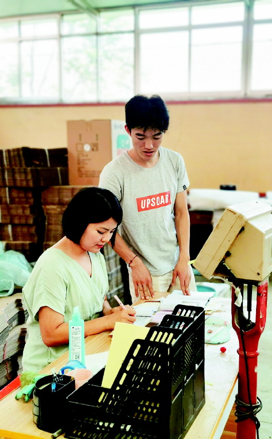 |平度前洼村：一条小小西红柿撬动的产业振兴之路