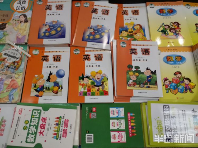 书海|青岛中小学生即将下周开学 不少学生来书城选购新书