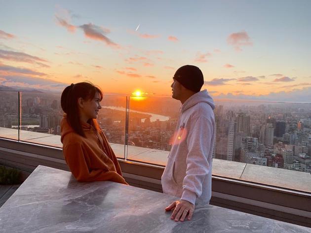 众星七夕花式秀恩爱:邓超孙俪穿情侣装 周杰伦昆凌浪漫恩爱如常