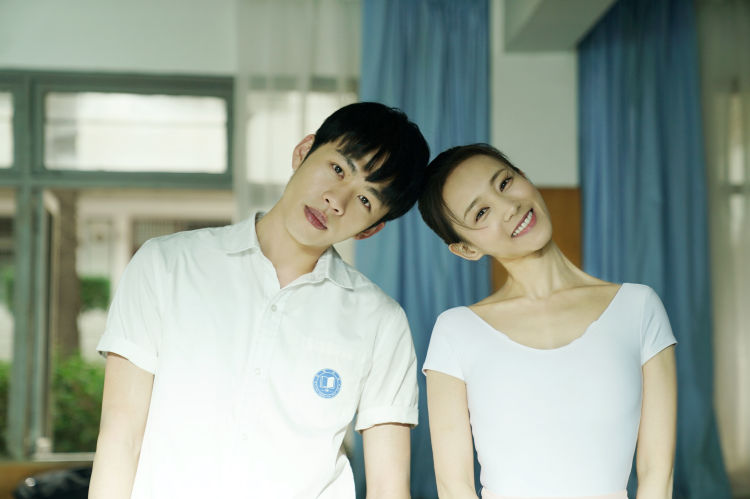 李一桐|爱情电影《我在时间尽头等你》表现亮眼 山东籍演员李一桐 “穿梭”20年有挑战