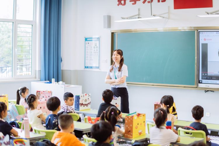 级新生|海信学校幼小衔接开启一年级新生入学“第一课”