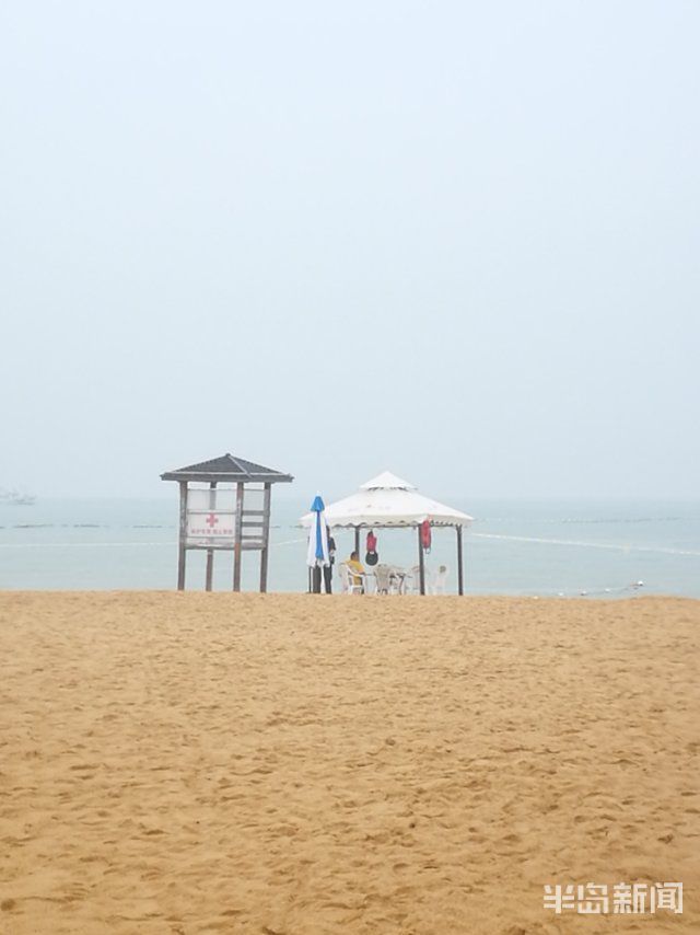 海水浴场|受天气影响青岛所有浴场关闭 仍有市民不听劝阻下海游泳