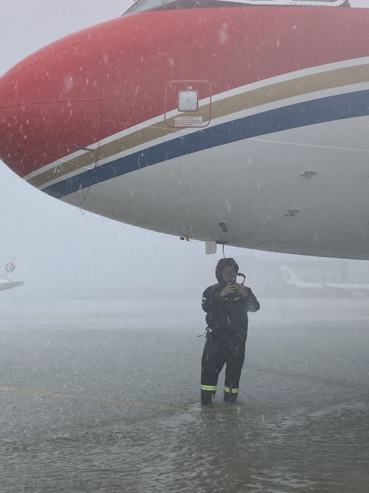 防汛防台|青岛流亭机场：防汛防台风 航空人员在行动